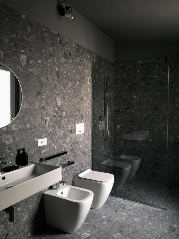 whiterooms photo