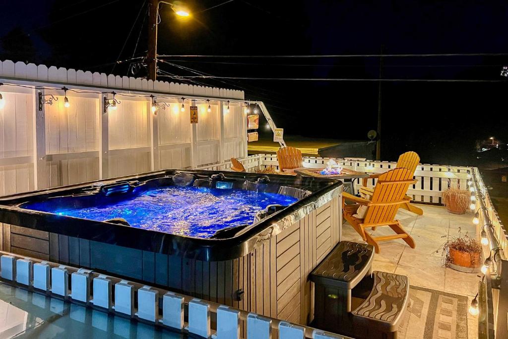 Cabin with Mountain Views about 2 Mi to Ruidoso Midtown!, Ruidoso