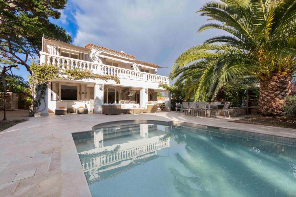 Havre de paix au Cap d'Antibes piscine chauffée à deux pas des plages - 1