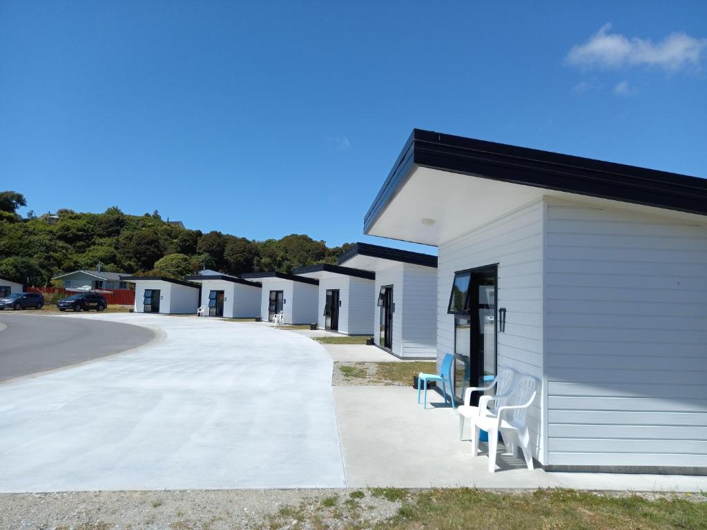 Hokitika's Kiwi Holiday Park and Motels photo