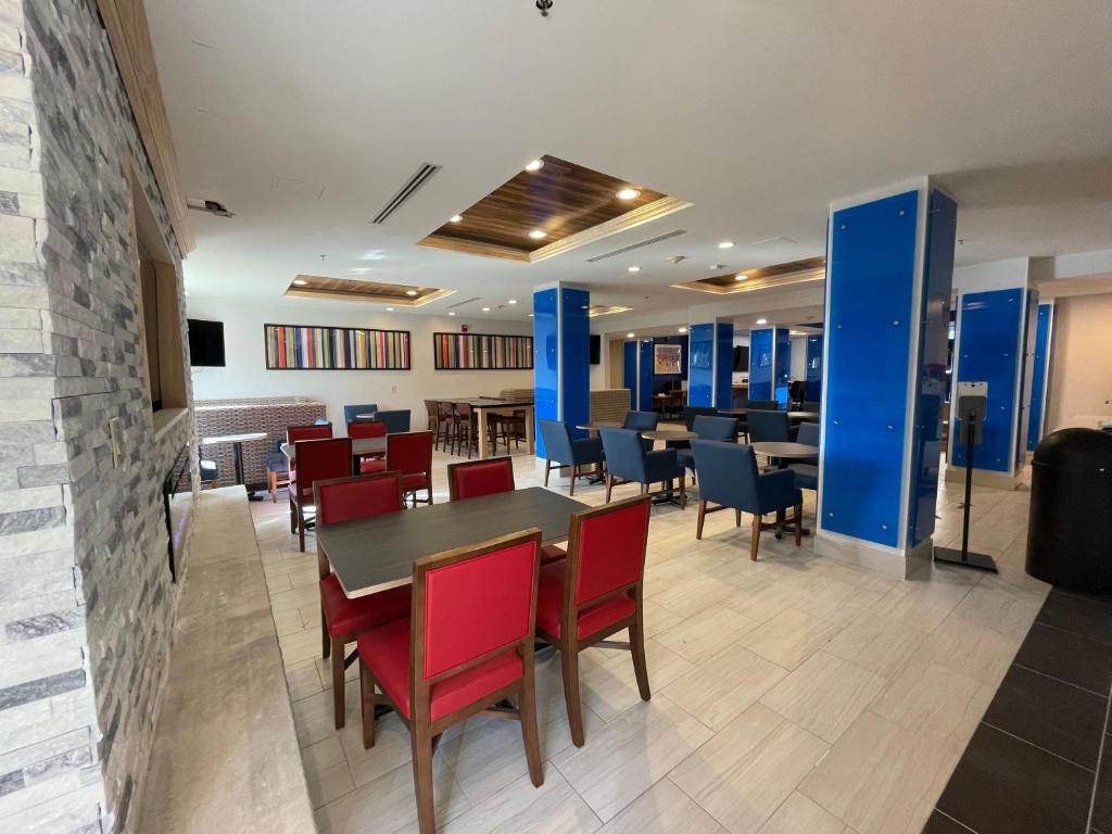 Holiday Inn Express & Suites Columbia - East Elkridge photo