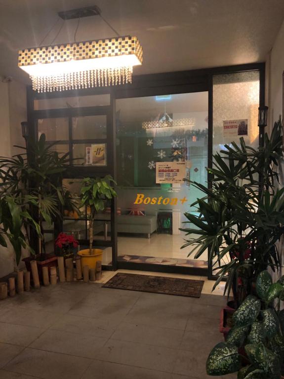 Exterior view, Boston Plus Hotel in Chiayi