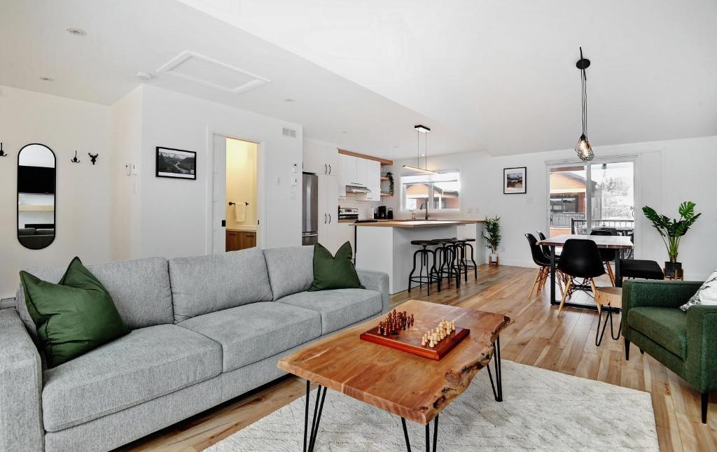 100 Chemin des Ruisselets, Stoneham