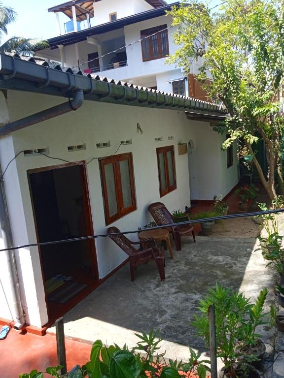 Jayaweera House — Hotel in Mirissa