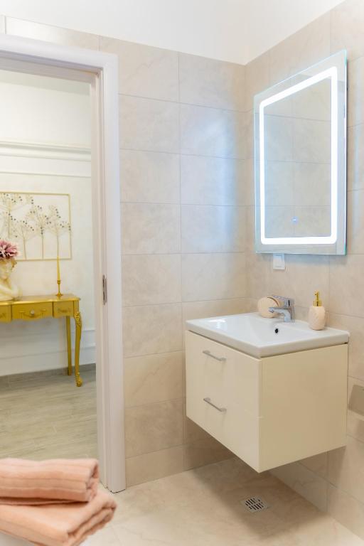 Unique Hotel Apartments Iasi photo