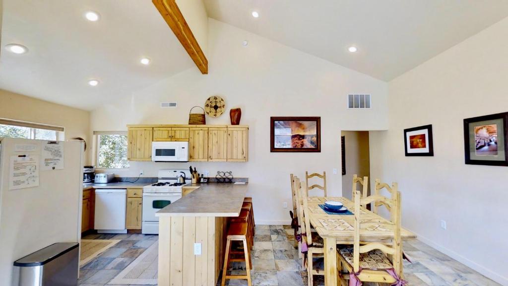 Grey Pearl #Q3, Moab