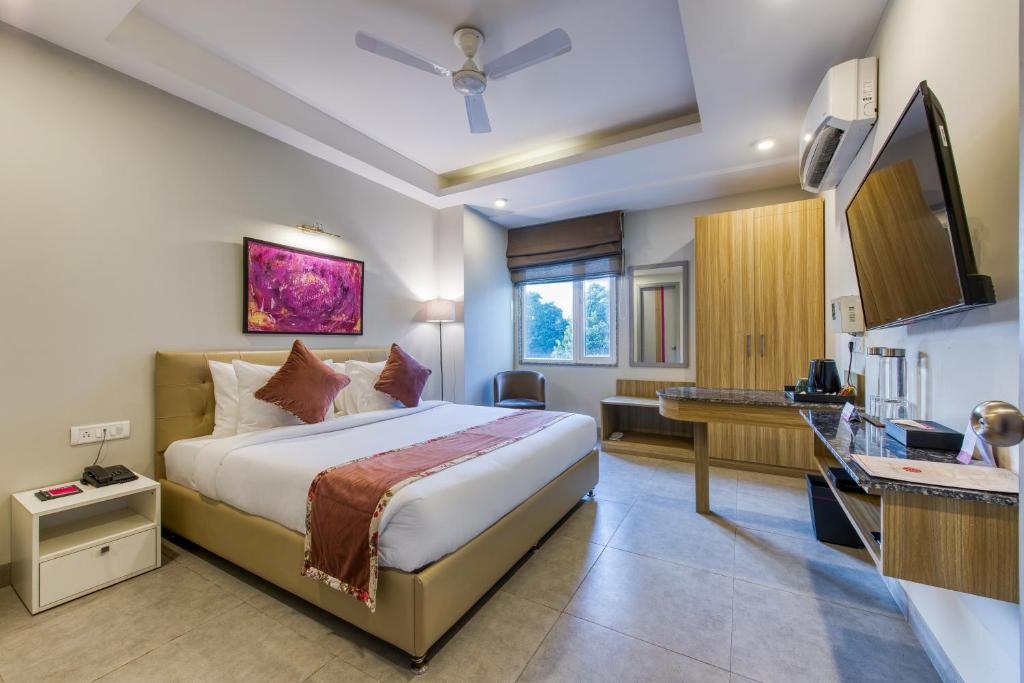 Rosa Gurugram — Hotel in New Delhi and NCR