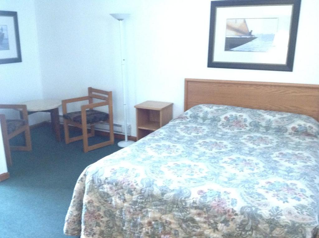 Cedar Vista Motel photo