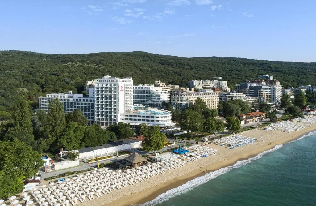 Astoria Hotel All Inclusive- Private Beach & Beach Club，位于金沙的酒店