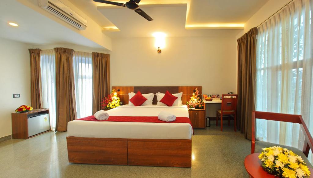 Hotel Thamburu International photo