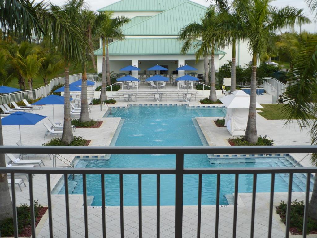 Swimming pool, Provident Doral At The Blue in Miami (FL)