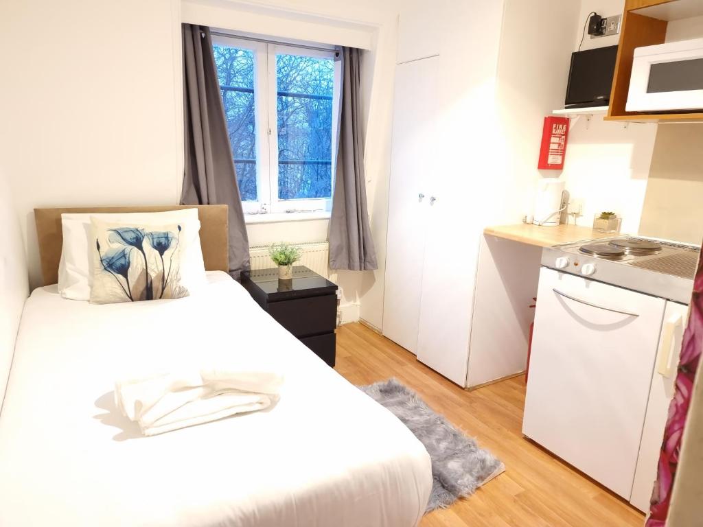 F22-Compact 4th Flr Studio fits 1- Near Paddington Station — Hotel in London