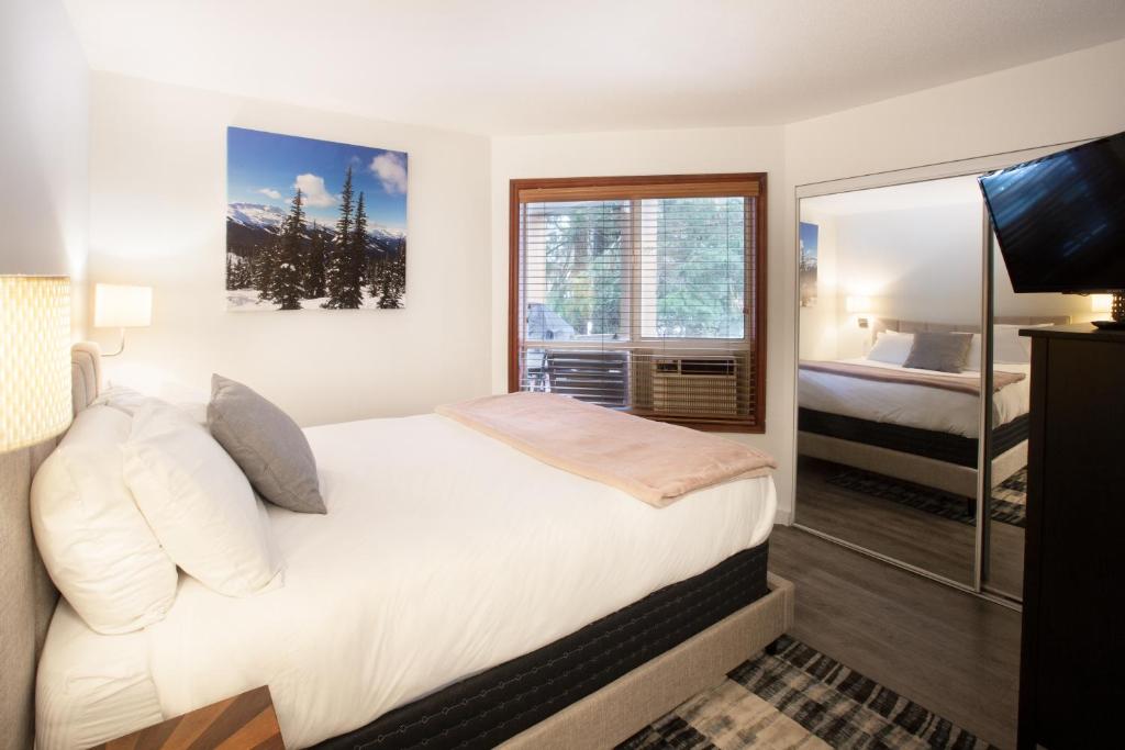 Attractive Townhouse in Whistler Village with Hot Tub photo