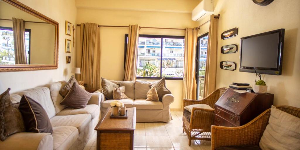 Skol 130. One Bedroom Apartment with Sea Views in Marbella Centre - 1