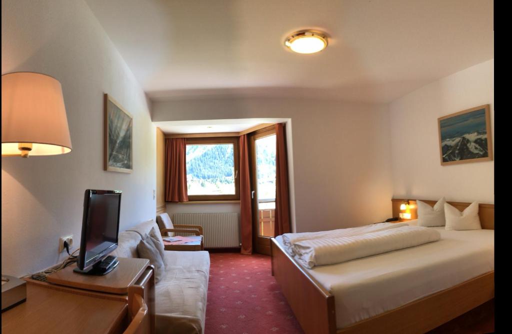 Piz-Hotel photo
