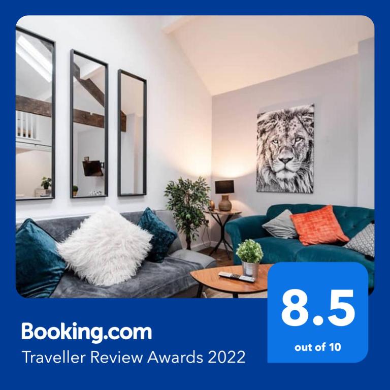 Apartment 2 Broadhurst Court sleeps 6, minutes from town centre & trains, Stockport