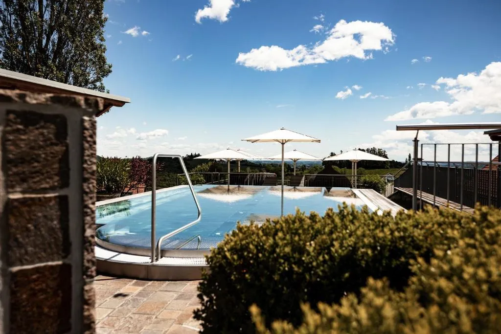Wohnen beim Wein Tschermonegg, hotel v destinaci Sulz