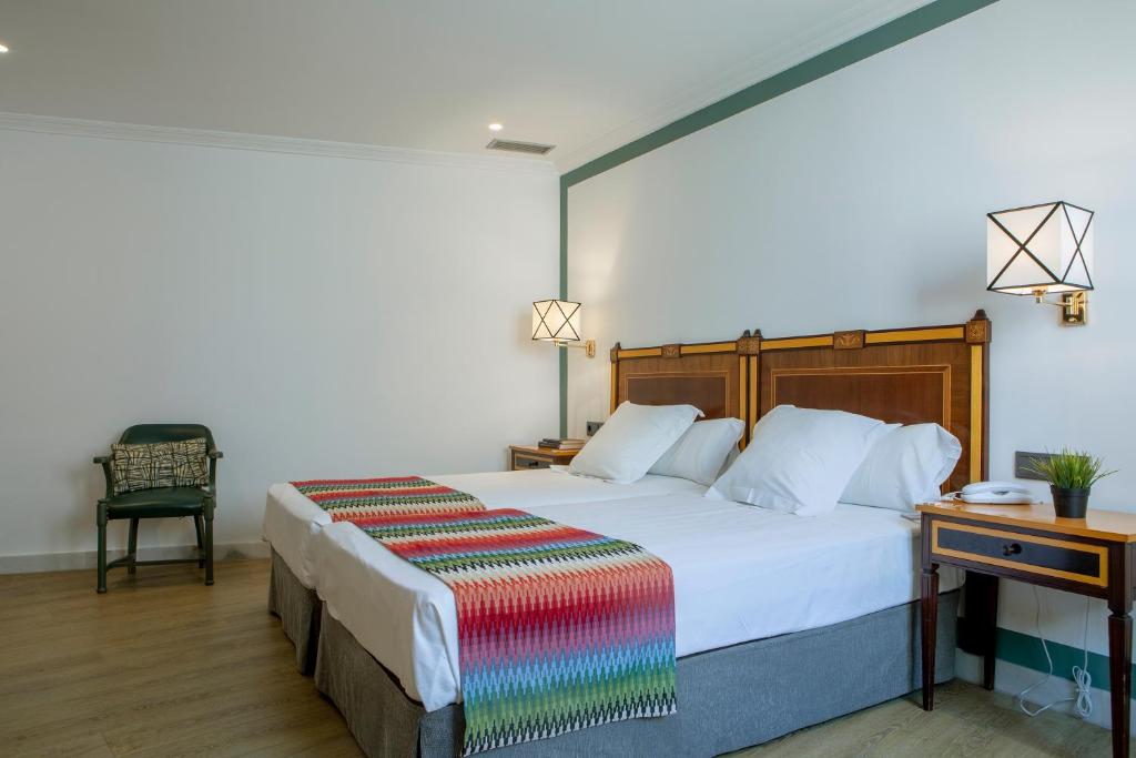 Hotel Don Curro — Hotel rooms in Malaga, Andalusia