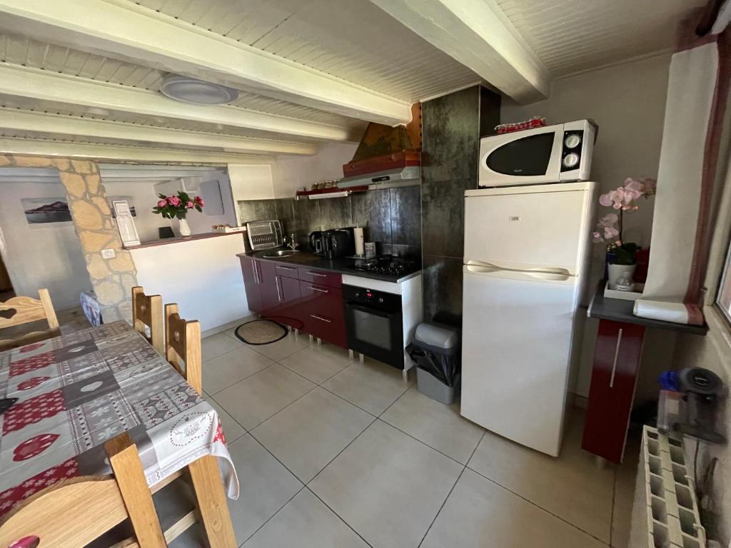 ANNECY Sainte Claire vieille ville 38m2 Terrasse proche gare et lac 4 pers 3 étoiles - 2