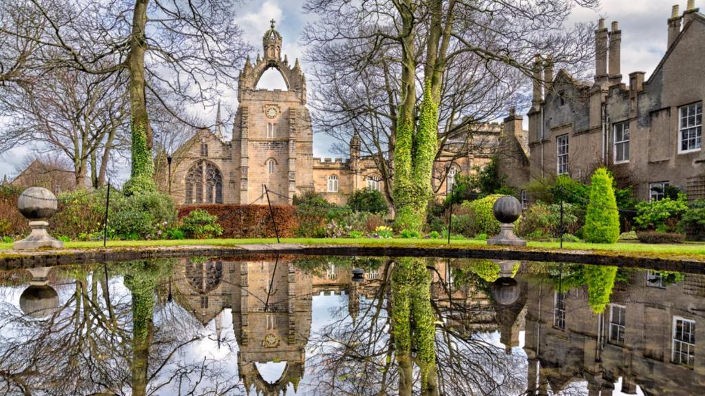 Spacious 1-Bed City Centre Apartment in Aberdeen photo