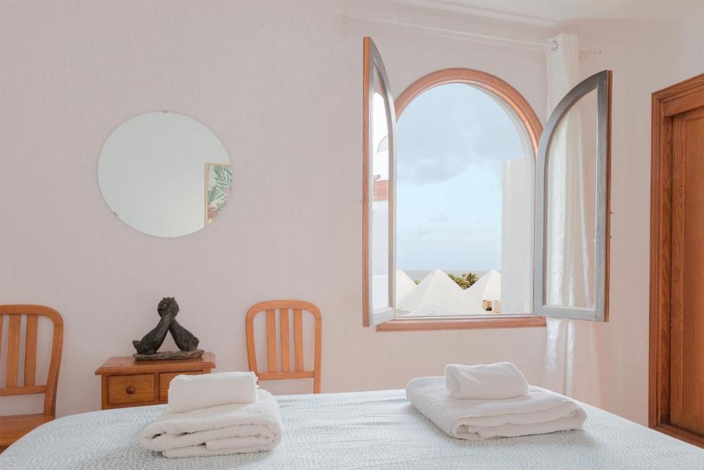 DARUMA APARTMENTS 2-Bedroom Duplex with Sea Views - 4