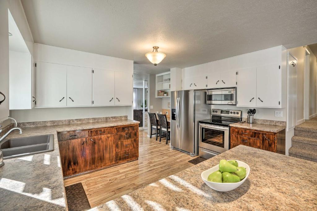 Sioux Center Split-Level Home with Game Room!, Sioux Center