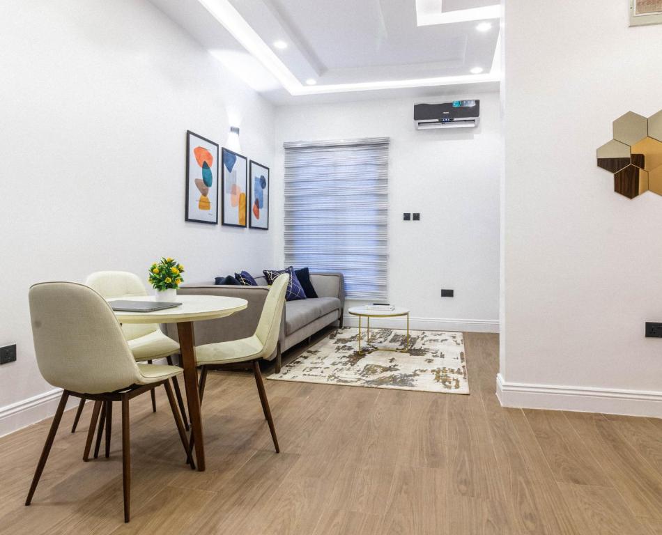 Oslo Apartment, Abudža