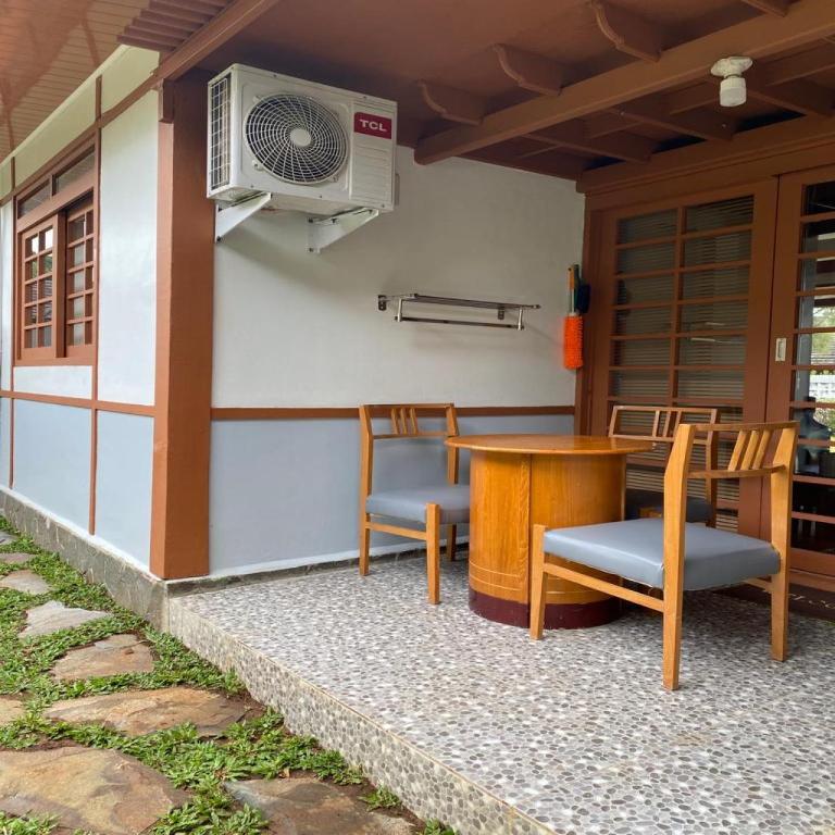 Villa 80 m² dengan 3 kamar tidur dan 2 kamar mandi pribadi di Cipanas (SF Homey Yokohama)