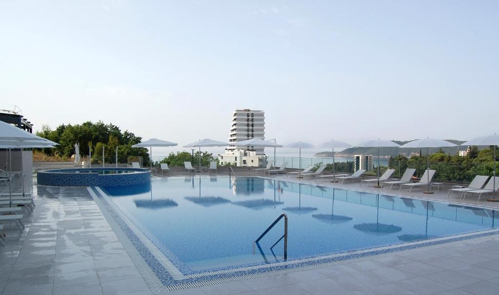 Status-M apartments 98, Becici