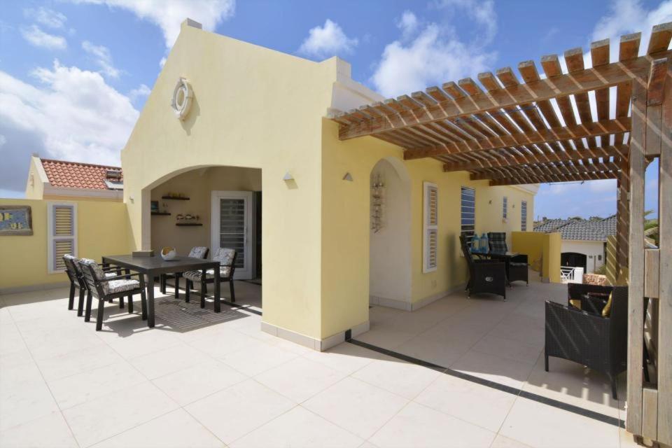 Penthouse Prikichi D2, Kralendijk