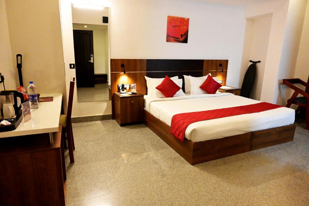Hotel Thamburu International photo