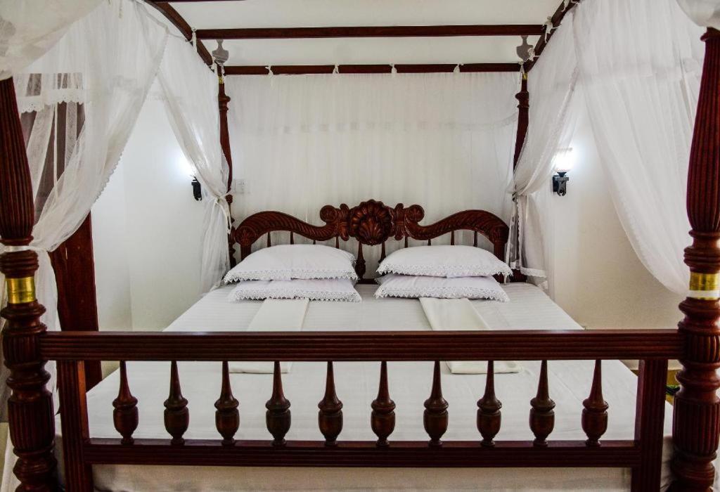 Hotel Dolphin Hikkaduwa photo