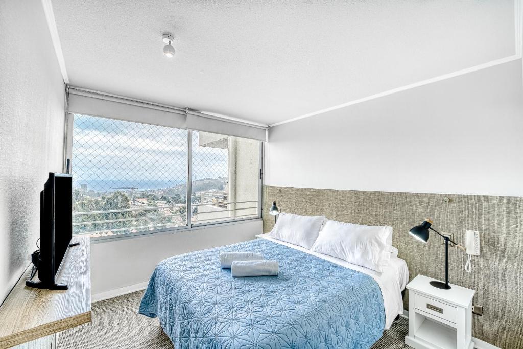 Blue Oasis 2BR W/ Pool, Smart TV, Parking & Gym - 2