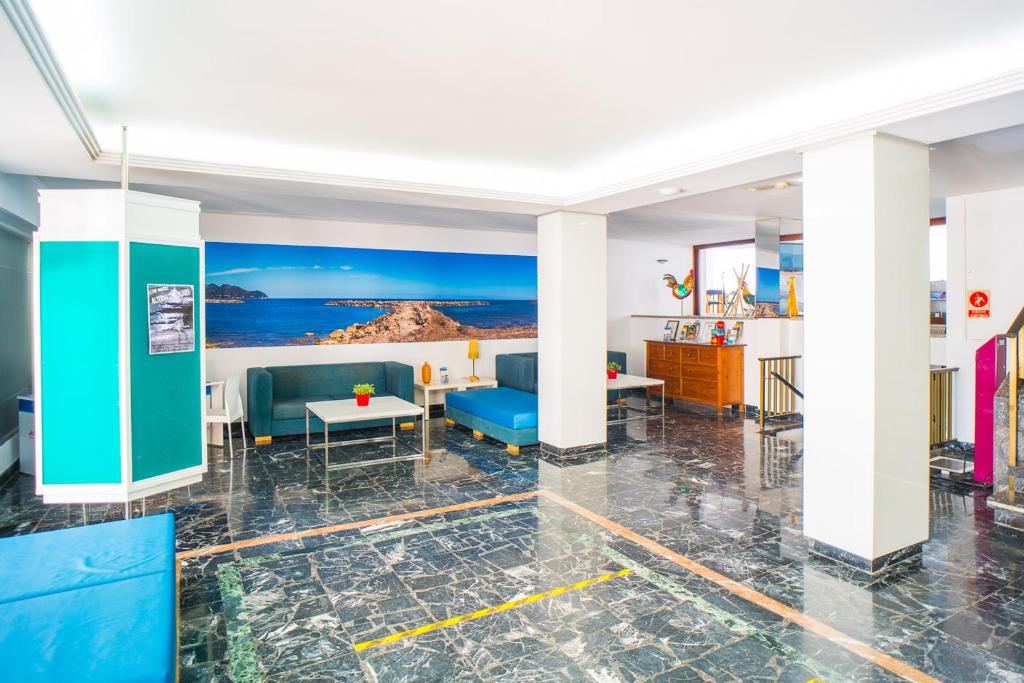 Hotel Sur — Hotel building in Cala Bona, Balearic Islands