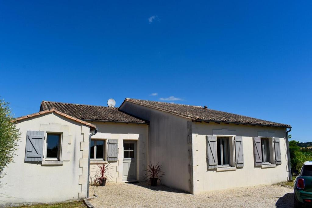 L'acacia- Charming house for a countryside gateway - tennis court