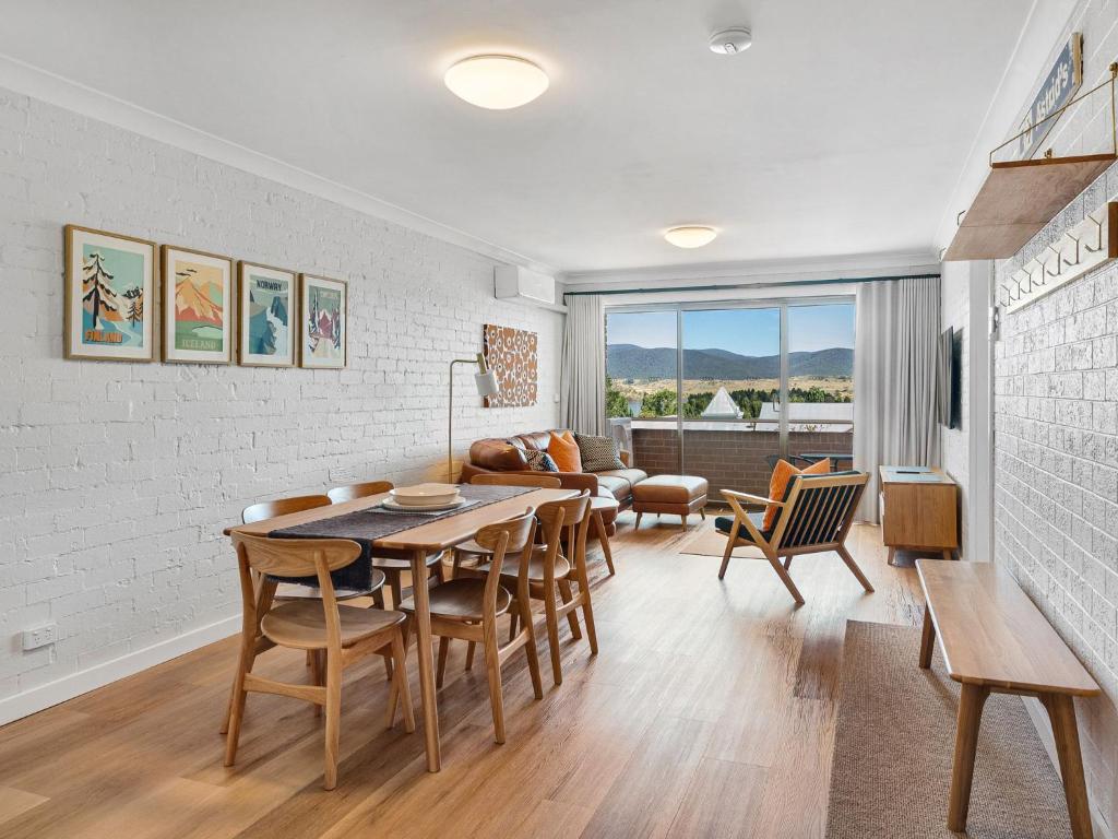 Astrids at Central Park - 2BR l Lake & Mountain Views l Central Location l WiFi, Jindabyne