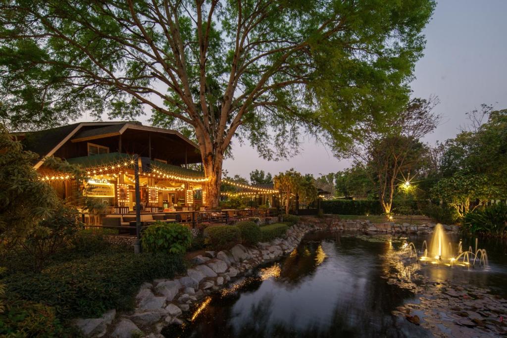 แรนโช ชาญวีร์ รีสอร์ต แอนด์ คันทรีคลับ (Rancho Charnvee Resort & Country Club)