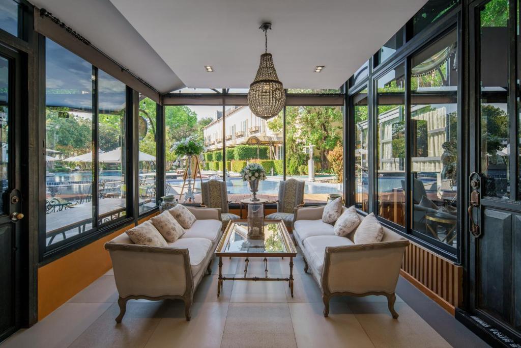 แรนโช ชาญวีร์ รีสอร์ต แอนด์ คันทรีคลับ (Rancho Charnvee Resort & Country Club)