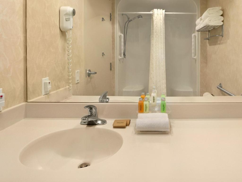Travelodge by Wyndham Spruce Grove photo