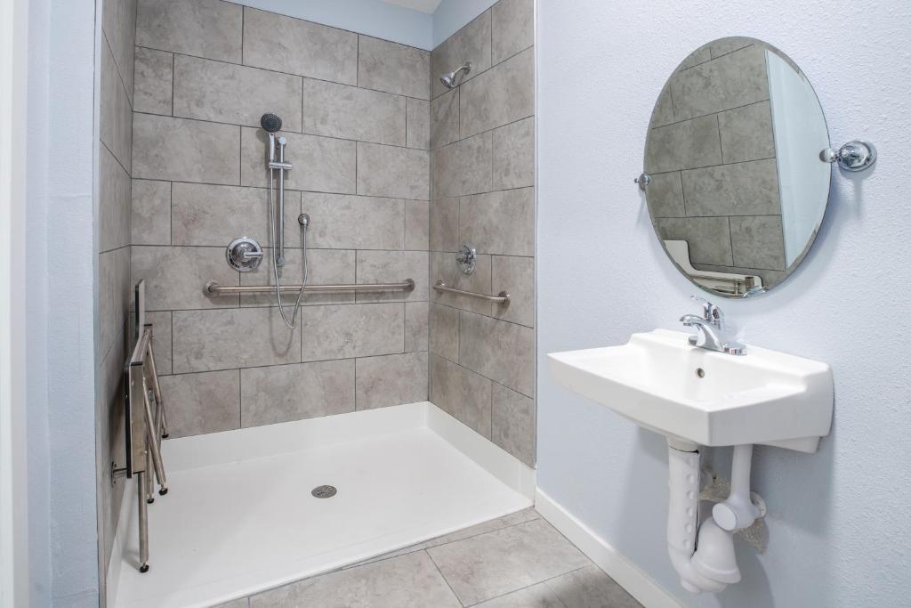 Salt Air Inn & Suites photo