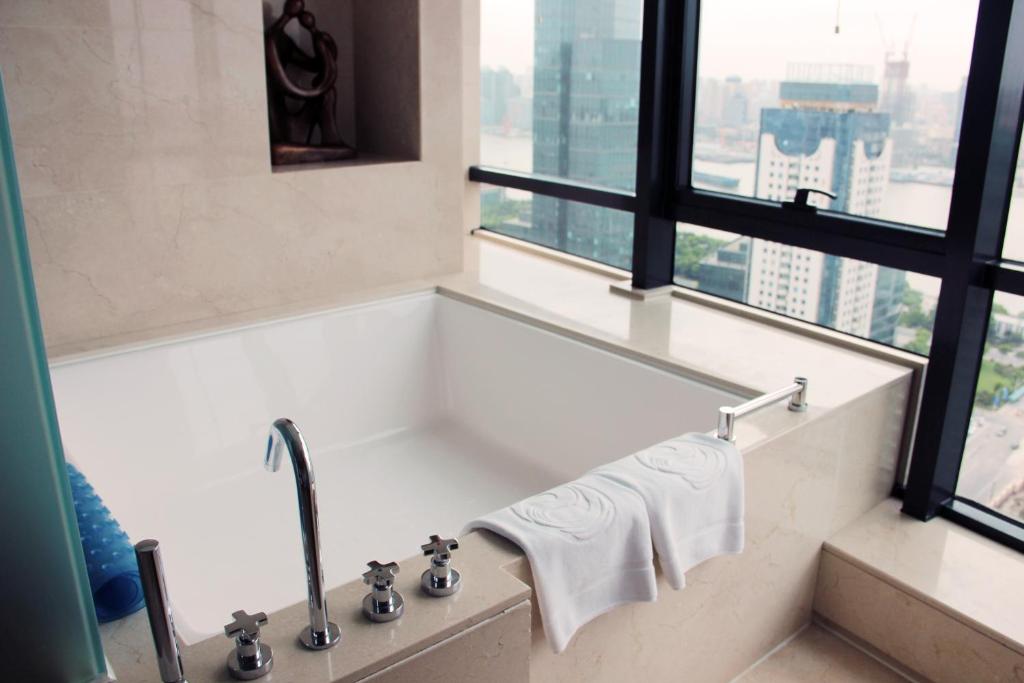 디 이튼 호텔 상하이 객실 또는 전망 이미지