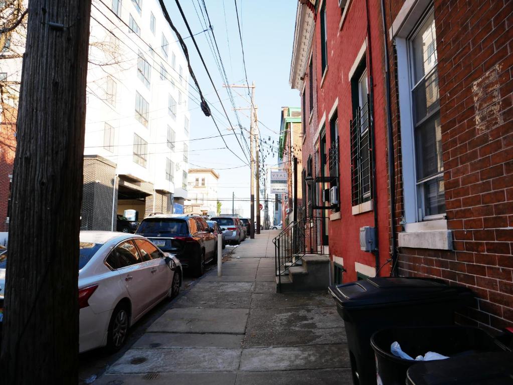 Oui on Ludlow - Entire House and Private Rooms in University City photo