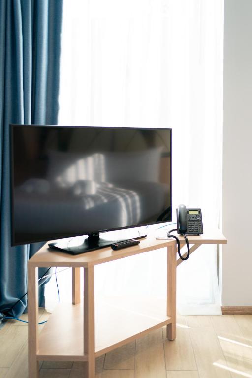 Shared lounge/TV area