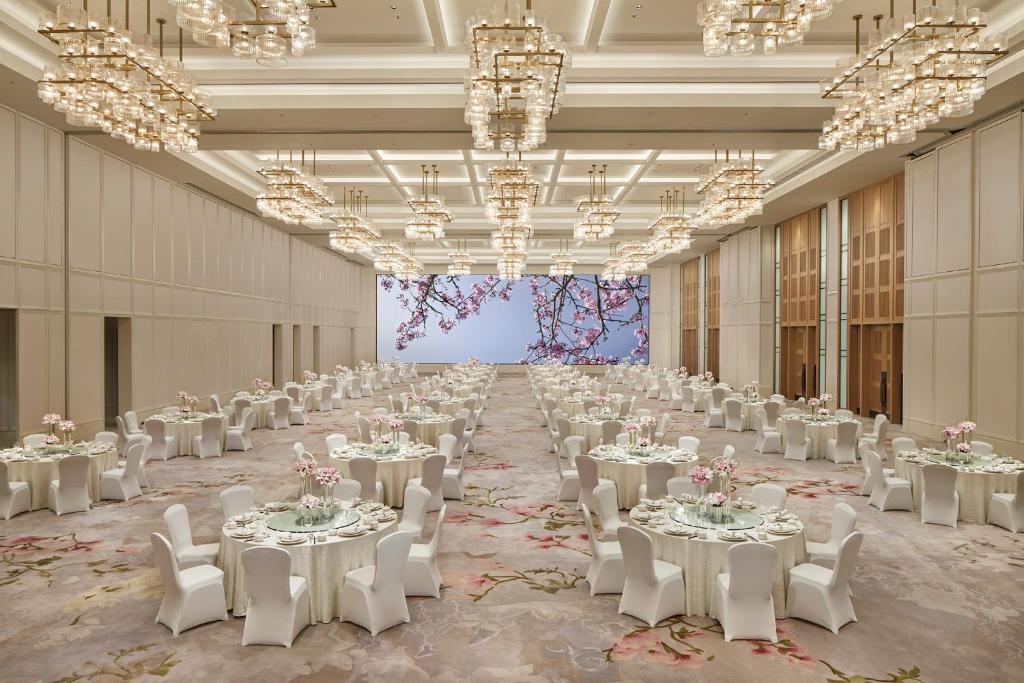 Shangri-La Qiantan, Shanghai 디럭스 객실