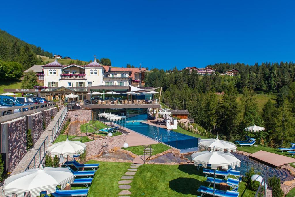 Hotel Albion Mountain Spa Resort Dolomites photo
