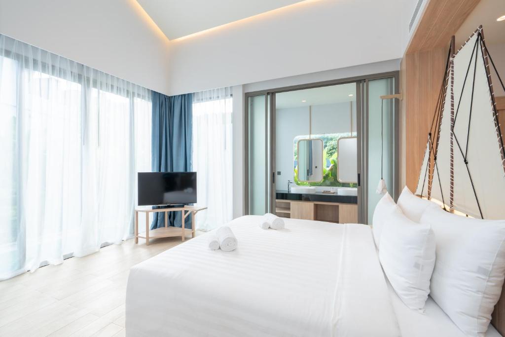 Hotel Room 5
