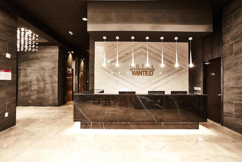 Hotel Wanted photo