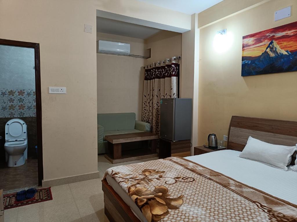 Deluxe Double Room with 24hrs Check-in allowed