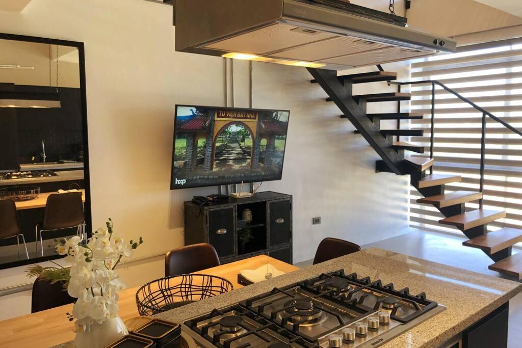 Majestic and Spacious Loft Downton, Jacuzzi NEW