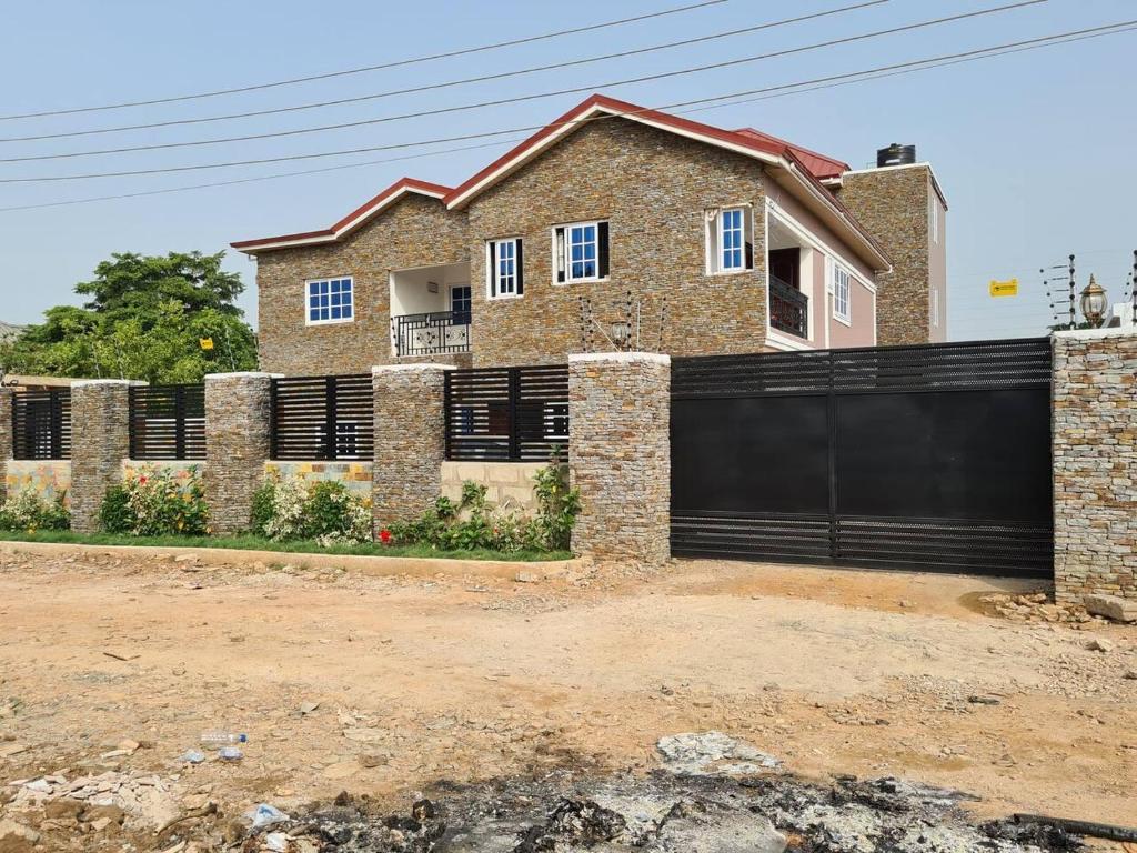 Gorgeous Quiet & Comfy-Close to Highway-Parking, Apenkwa